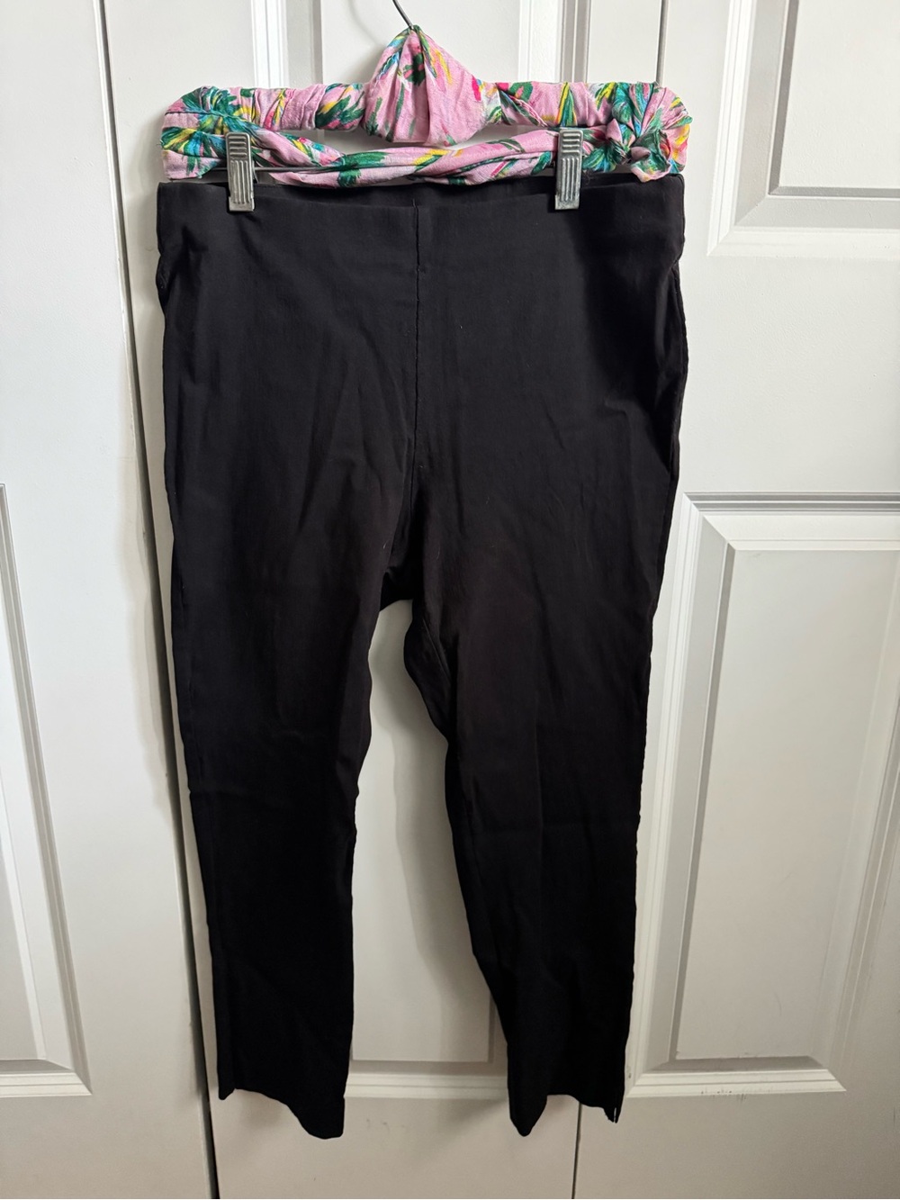 ⭐️2 for $20 ⭐️ 
MICHAEL Michael Kors Black Capri Pants